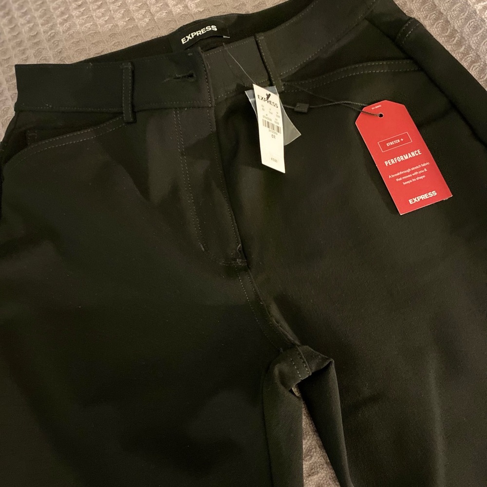 Express Stretch Performance Flare High Rise Dress Pant. Size 6R. NWT